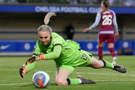 17yo Sophia Poor made her WSL debut away at Chelsea last night 🙌

She became the youngest player in the WSL season to:
- Play 85+ mins
- Play 30+ mins in one match
- Play in goal (by 2 years!)
- Pass the ball 300m+
- Complete more than 1 long pass (8!)

#BarclaysWSL #AVWFC