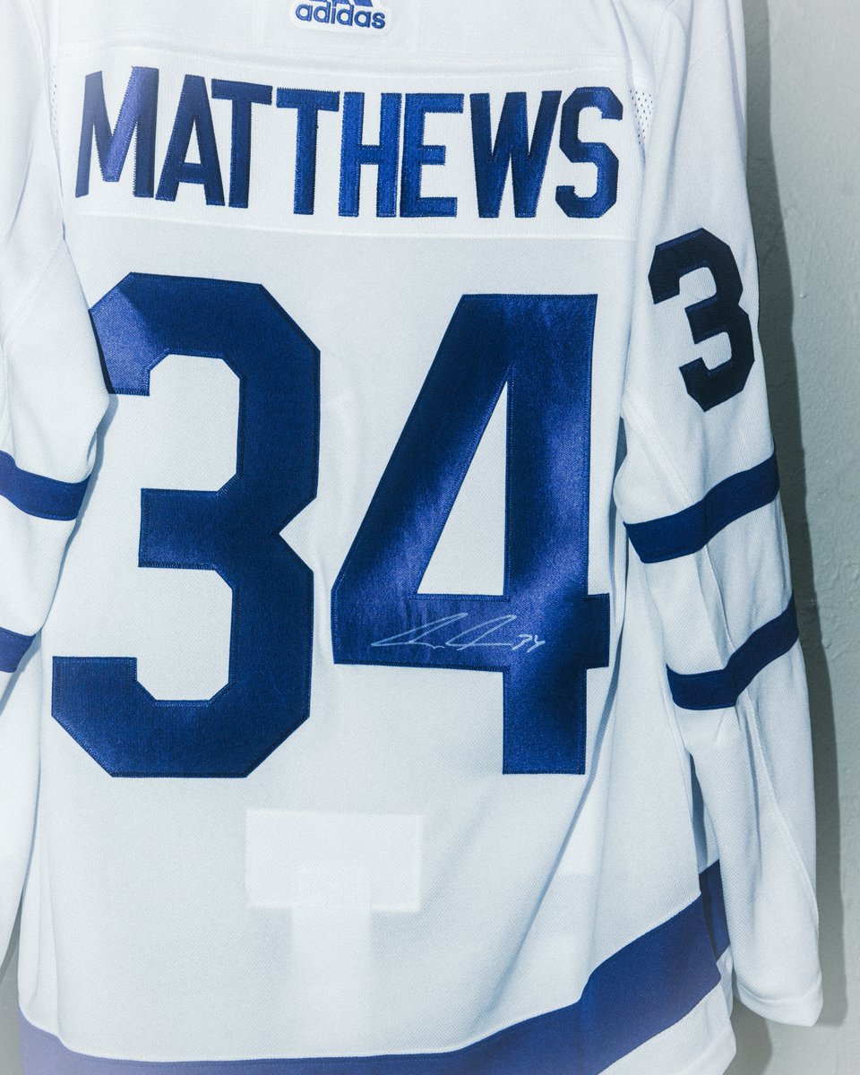 ShopRSApparel's tweet image. GO LEAFS GO! It&apos;s playoff season and we&apos;re getting in the spirit by giving away a SIGNED Auston Matthews Leafs jersey to one lucky fan! 🤩

To enter:

1. Follow us + @MapleLeafs 
2. Like this post
3. Repost
3. Tag 2 Leafs fans + tell us why you&apos;re the biggest @AM34 fan ⬇️