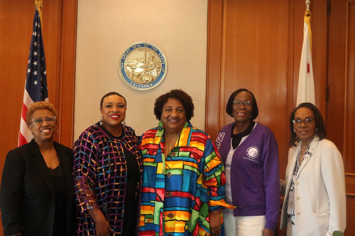 NCNWHQ's tweet photo. Gearing up for next week's #PurpleDays in the District, President & CEO Shavon Arline-Bradley and NCNW HQ staff traveled to Sacramento to assist with kicking off the NCNW California Coalition's inaugural California Day at the State Capitol! #PurpleRush #NCNWStrong https://t.co/IDsRK0BkZz