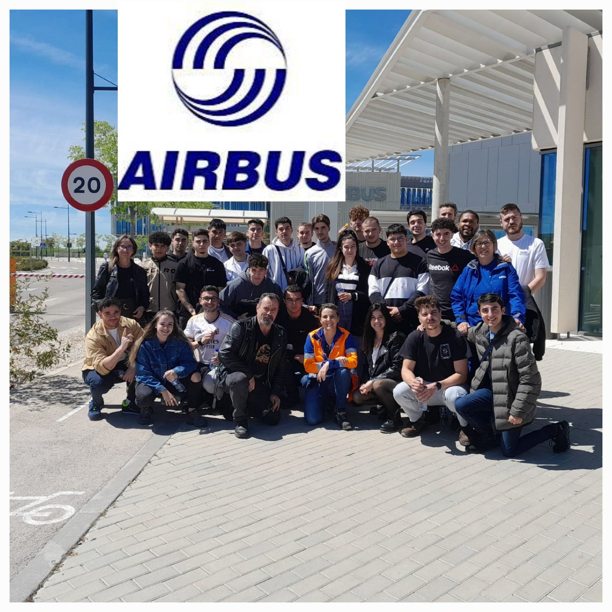 El grupo de 1° de Tecnico de Mantenimiento Aeromecánico de aviones con Motor de Turbina en modalidad #Dual realizan una visita a la instalaciones de @Airbus en #Getafe
El @CifpPRV lleva enviando alumnos de #FPDual desde el año 2011 cuando sólo era un proyecto experimental.