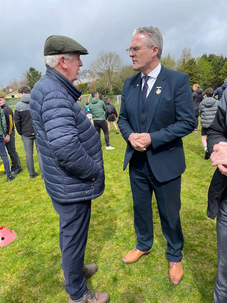 We want to say a big thanks to the new president of the GAA Jarlath Burns for travelling to Saint Eunan's College to enjoy the day with all. Mr Burns gave the players a great motivational speech at the end of the day.