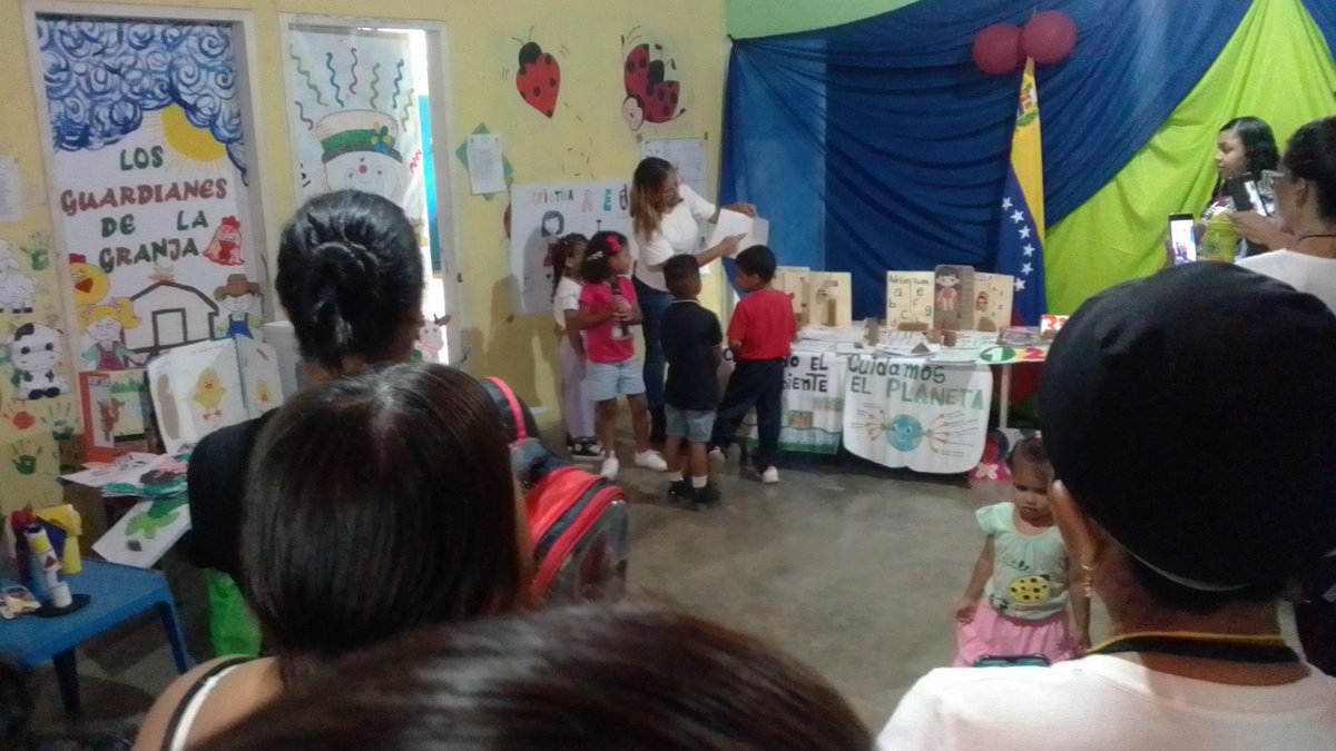 eceitde2024's tweet photo. CDCE Municipio Plaza Red Territorial # 04 Trapichito. Hoy 18/04/24 en los espacios del plantel se realizó la Exposición-Galeria como cierre del segundo momento año escolar 2023-24 https://t.co/C9Q478zpqm