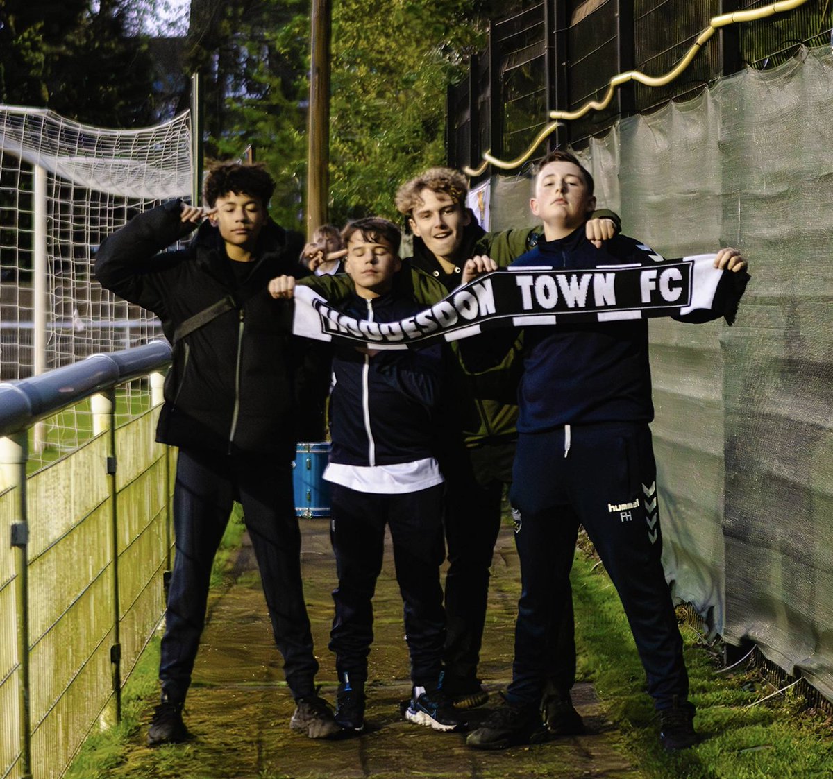 Greatest fans in the world... 🤍🖤 #lilywhites #COYL