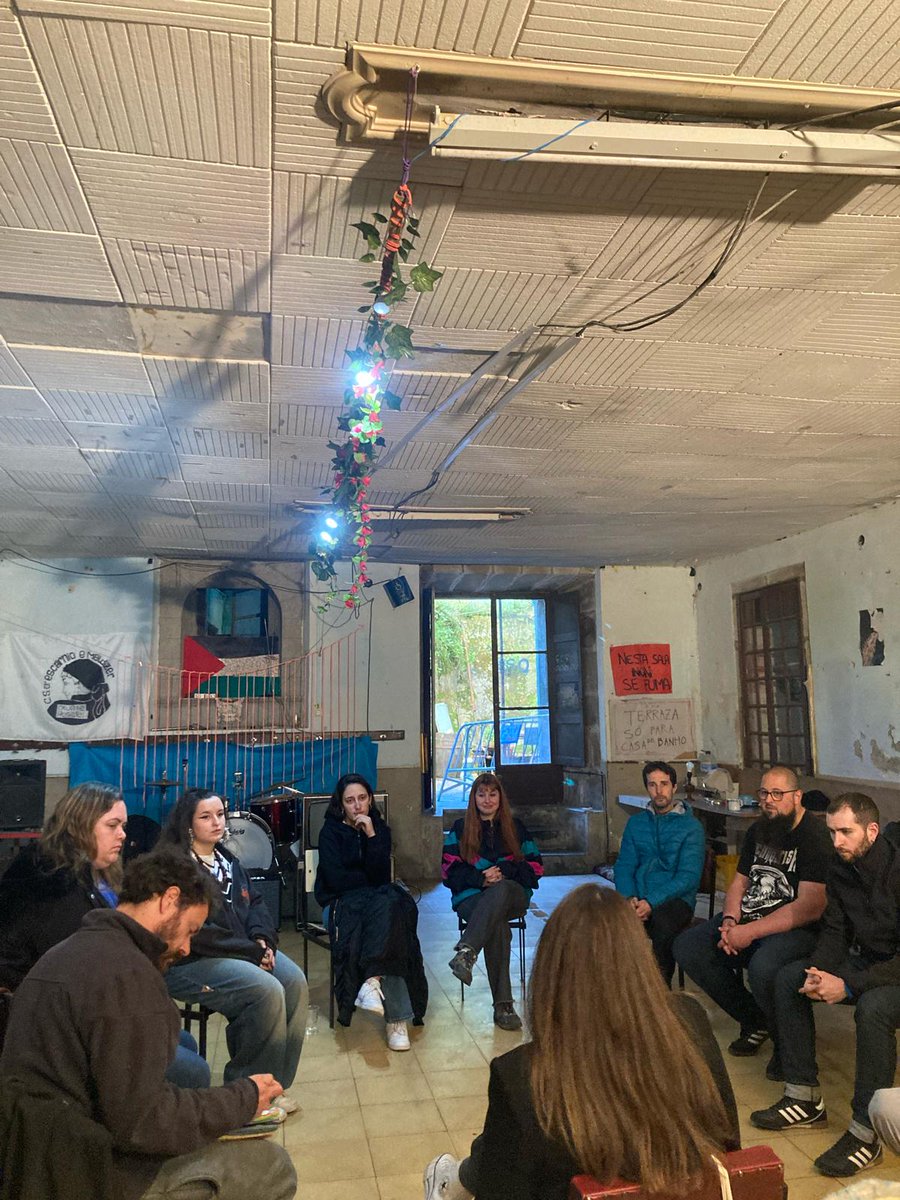 Eis umha pequena escolma de ontem, no Dia Internacional das Presas Politicas. Muito obrigado às palestrantes e a tudas às que acudistes ontem à palestra.
Liberdade presas políticas!!
Liberdade Independentistas!
Abaixo os muros das prisons! 
<a href="/Ceivar_OPAR/">Ceivar</a> <a href="/EsCULcA/">EsCULcA</a> @BDSGaliza