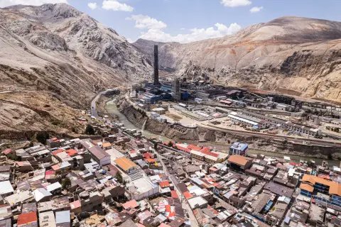 1/5 La @CorteIDH halló al gobierno de #Perú responsable de violar el derecho a un medio ambiente sano, entre otros derechos, de los residentes de La Oroya, un pueblo expuesto a la contaminación tóxica de un complejo metalúrgico 🧵hrw.org/es/news/2024/0…