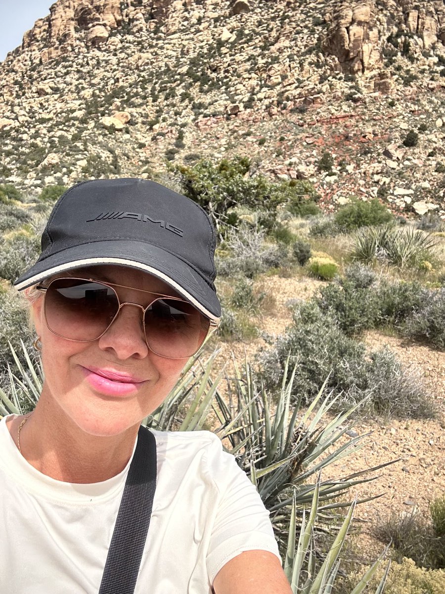 direct4you's tweet photo. Great desert hike! Left the concrete jungle of DT VEGAS. Never thought hiking views this good! #nevda #lasvegas https://t.co/UnUCJ9Eu1b