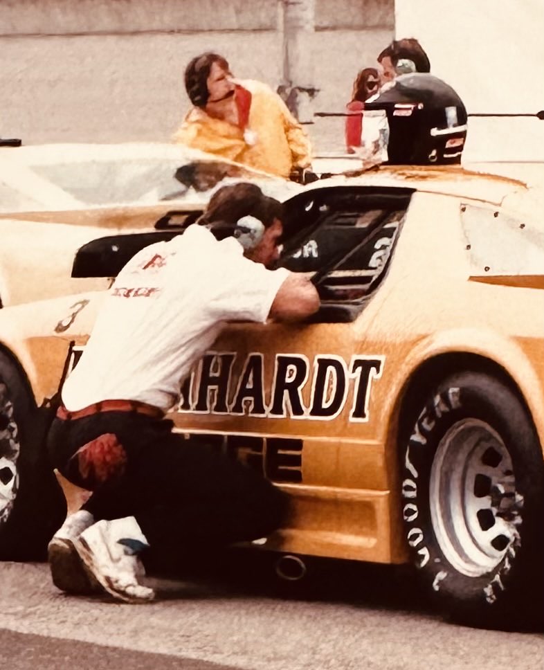 One of fav work pics-MIAug90. Big E vs ⁦⁦Brundle for 🏆- RW dumped Brundle, car came back on flatbed. I crawled in held foot on brake while we put 4 on it off flatbed. I crawled out RT window. Green dropped before Brundle could catch field. Would've dumped RW. Big E champ. #3