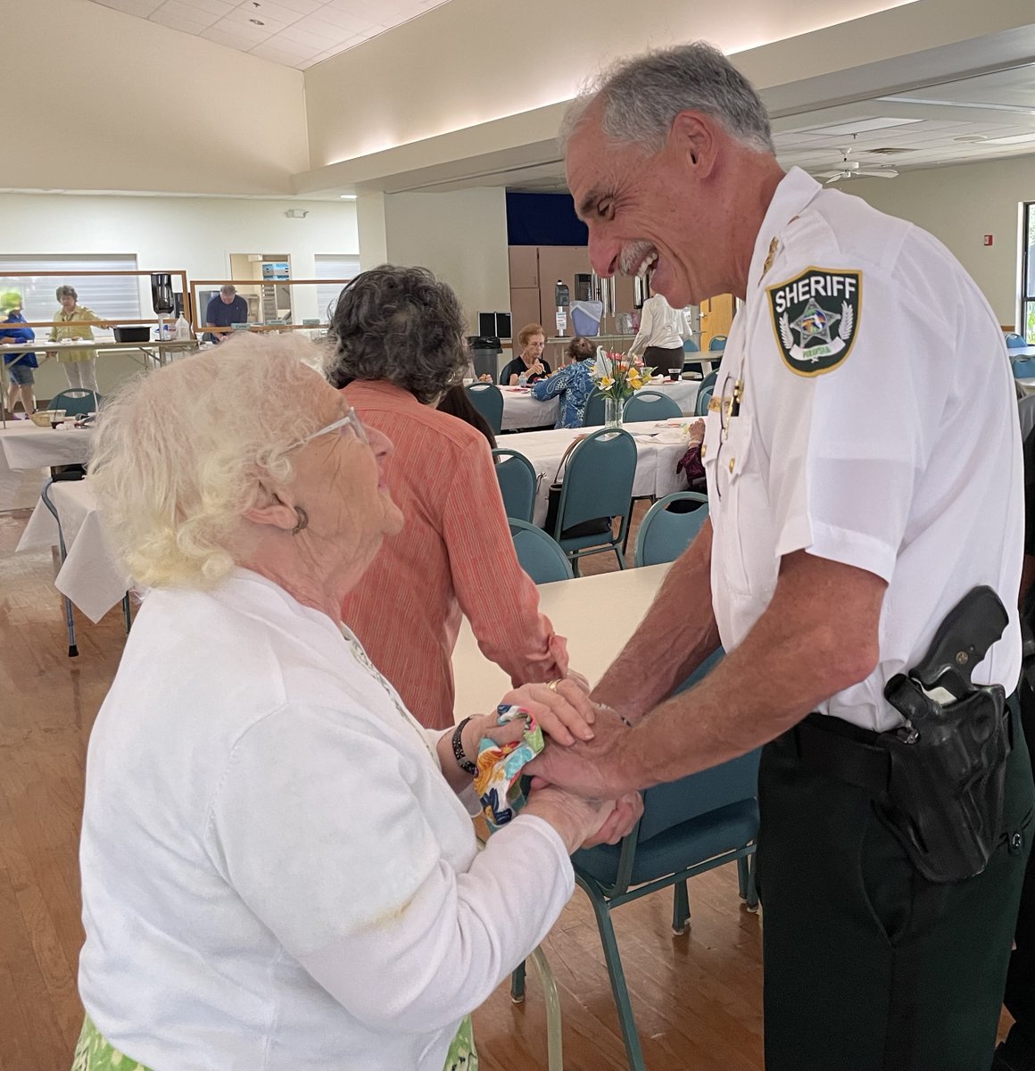 Today I had the pleasure of visiting the Sociable Seniors at Our Lady of Hope Church in Port Orange. We talked about different kinds of scams and the importance of protecting yourself. More: facebook.com/sheriffchitwoo…