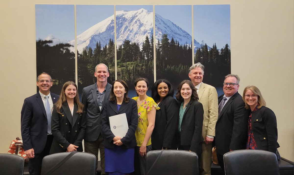 eyeadvocacy's tweet photo. #Washington state #ophthalmologists met with @SenatorCantwell today on Capitol Hill to discuss progress on #Medicare payment reform. #myf2024 https://t.co/o2KcijNWRr