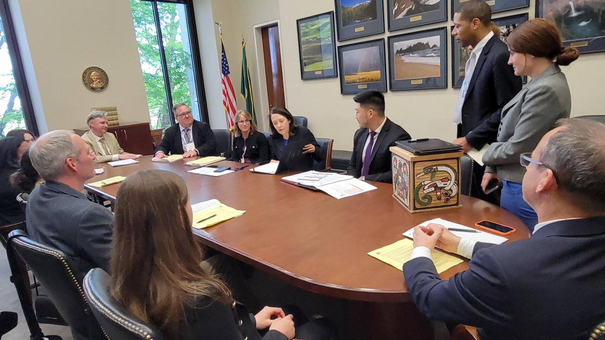 eyeadvocacy's tweet photo. #Washington state #ophthalmologists met with @SenatorCantwell today on Capitol Hill to discuss progress on #Medicare payment reform. #myf2024 https://t.co/o2KcijNWRr