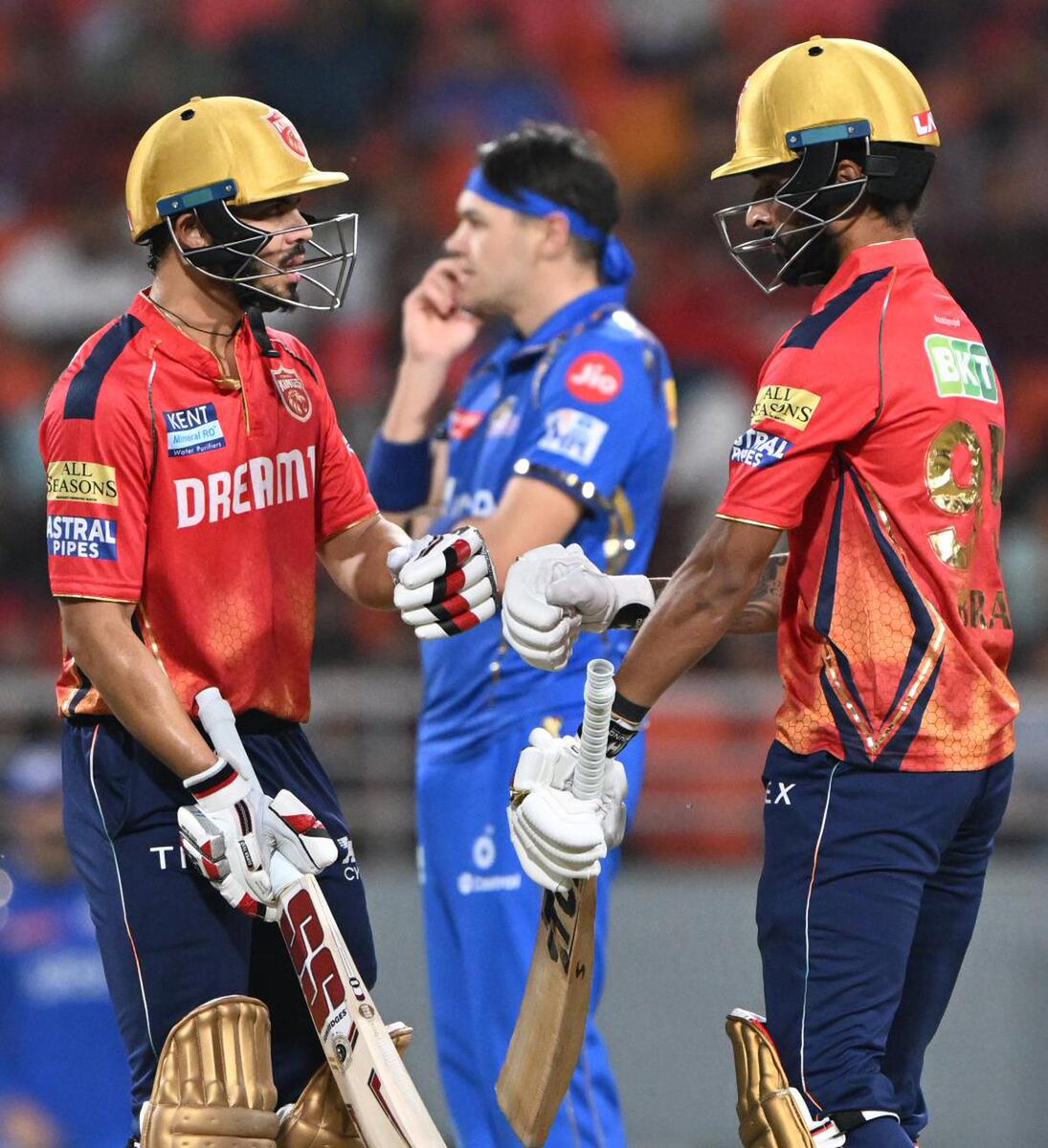IPL 2024: Ashutosh-Shashank heroics in vain as Mumbai Indians escape with nervy nine-wicket win against Punjab Kings -  asiacup2023.co/ipl-2024-ashut…  
On the 16th anniversary of the Indian Premier League (IPL), the tournament witnessed one of the most dramatic scripts that the cra...