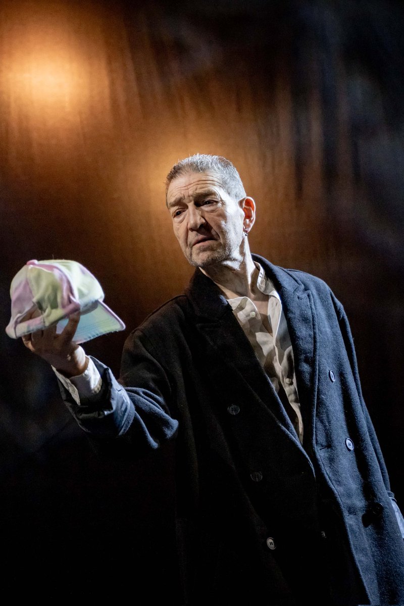 BrigitteUhrmann's tweet photo. With his distinctive voice that gave us Lucky, Leontes, Lear, and with his expressive body language #GregHicks creates images, worlds, people. A powerful philosophical journey @MaryleboneTHLDN  #DreamOfARidiculousMan https://t.co/1Aj2de79Vd