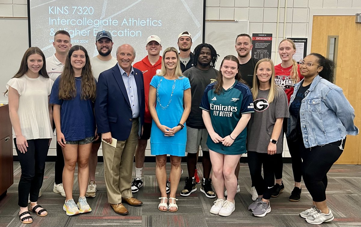 SportMgmtUGA's tweet photo. Yesterday, our graduate Sport Sponsorship class presented Department Head Dr. Jamie Cooper with a check for the Sport Management Support Fund! This represents a gift of appreciation from Professor Dave Muia and his students, many of which will be graduating in May! #GoDawgs https://t.co/2jC1p2jdAS