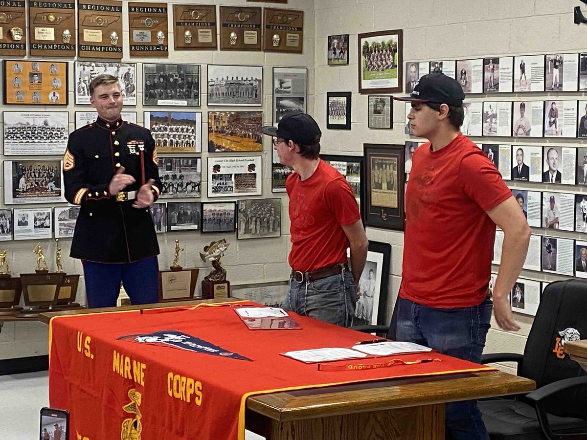 Congratulations to Alex B and Noah M on their commitment to serve in the Marine Corps! Your dedication to service is truly inspiring. 🎉🇺🇸 #MarineCorps