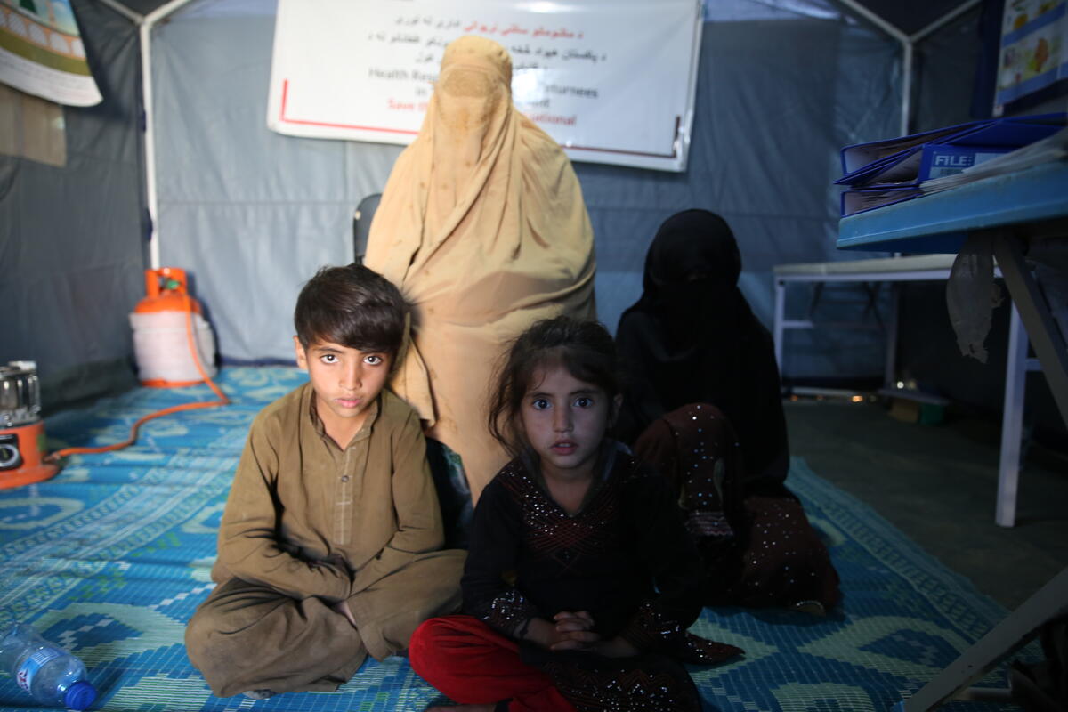 Nearly 250,000 Afghan children need homes, food & access to education after returning from Pakistan in the past 7 months with nothing⚠️ This comes at a time almost 8M children in #Afghanistan are facing crisis levels of #hunger. Help children in crisis👉 bit.ly/41rLKnX