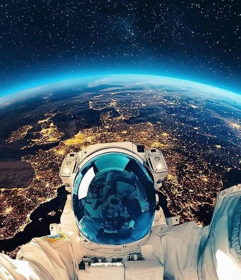 ScienceNatureW2's tweet image. Astronaut selfie. Possibly the coolest picture ever!