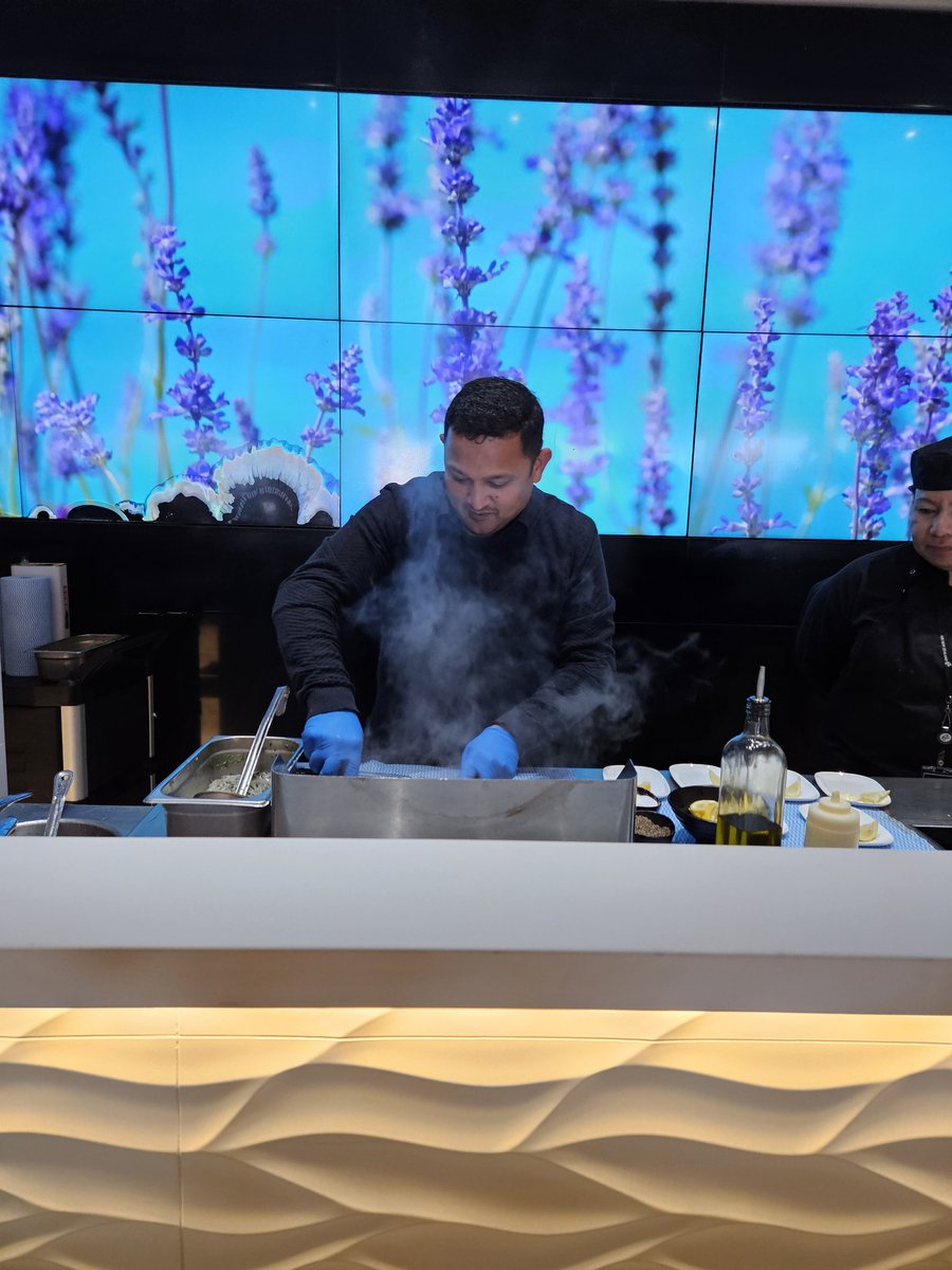 I don't know when <a href="/FlyAirNZ/">Air New Zealand</a> started doing whitebait fritters in the lounge, but I'm here for it.