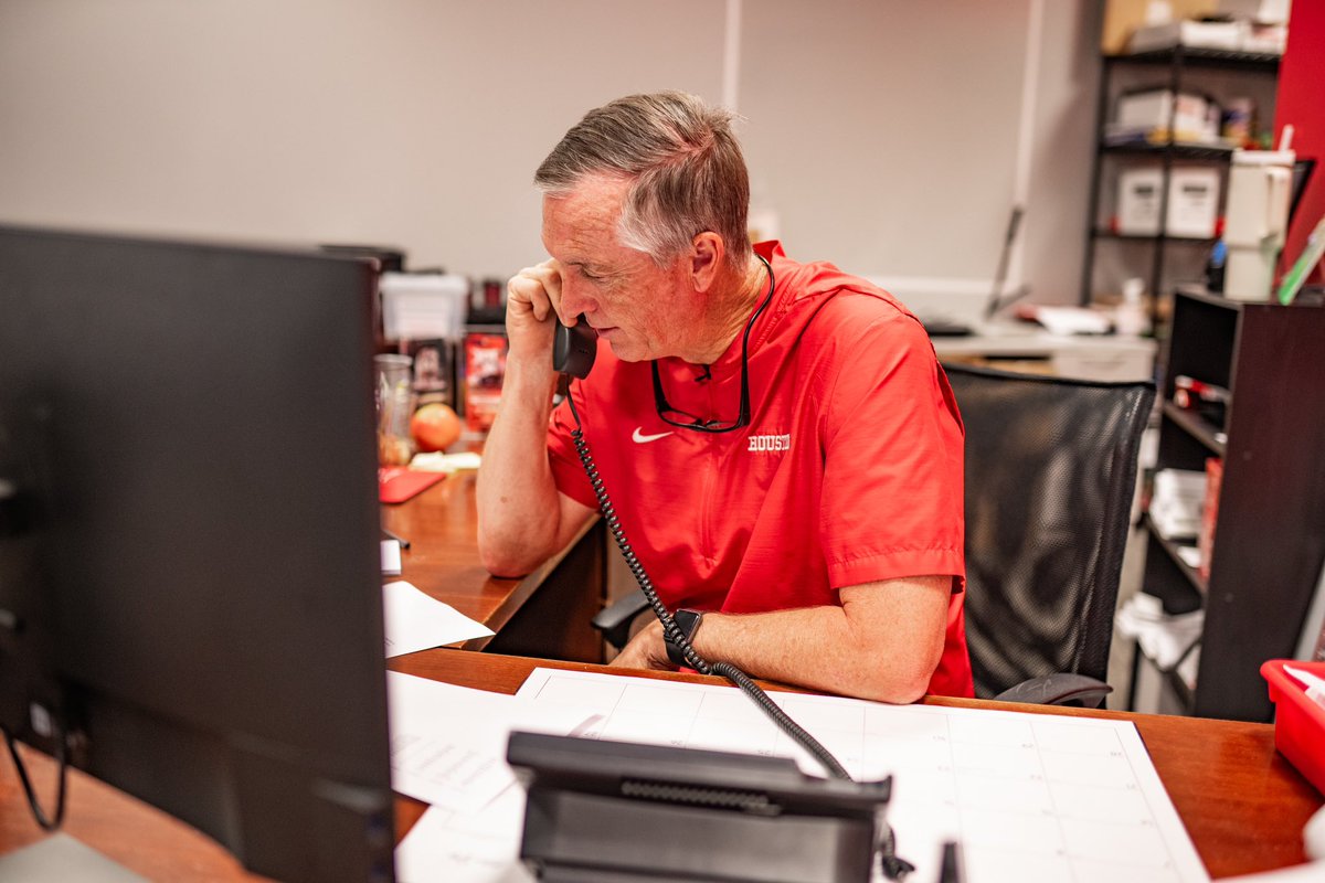 Spent the afternoon in the ticket office calling and thanking season ticket holders for renewing their season tickets 🙌🏼 @_MJ72_ @SmittyJawns @bil_trell @CoachWEFritz #GoCoogs