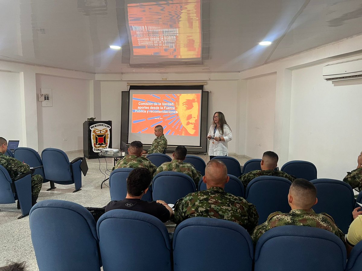 #agendanacional Avanzamos en nuestro esfuerzo conjunto con <a href="/USIP/">U.S. Institute of Peace</a> <a href="/fundacionFESCOL/">Friedrich-Ebert-Stiftung en Colombia</a> y FIP para acompañar al <a href="/mindefensa/">Mindefensa</a> e incidir en los procesos de formación de la Fuerza Pública de nuestro país, para que conozcan el Informe Final y contribuir al compromiso de NO repetición.