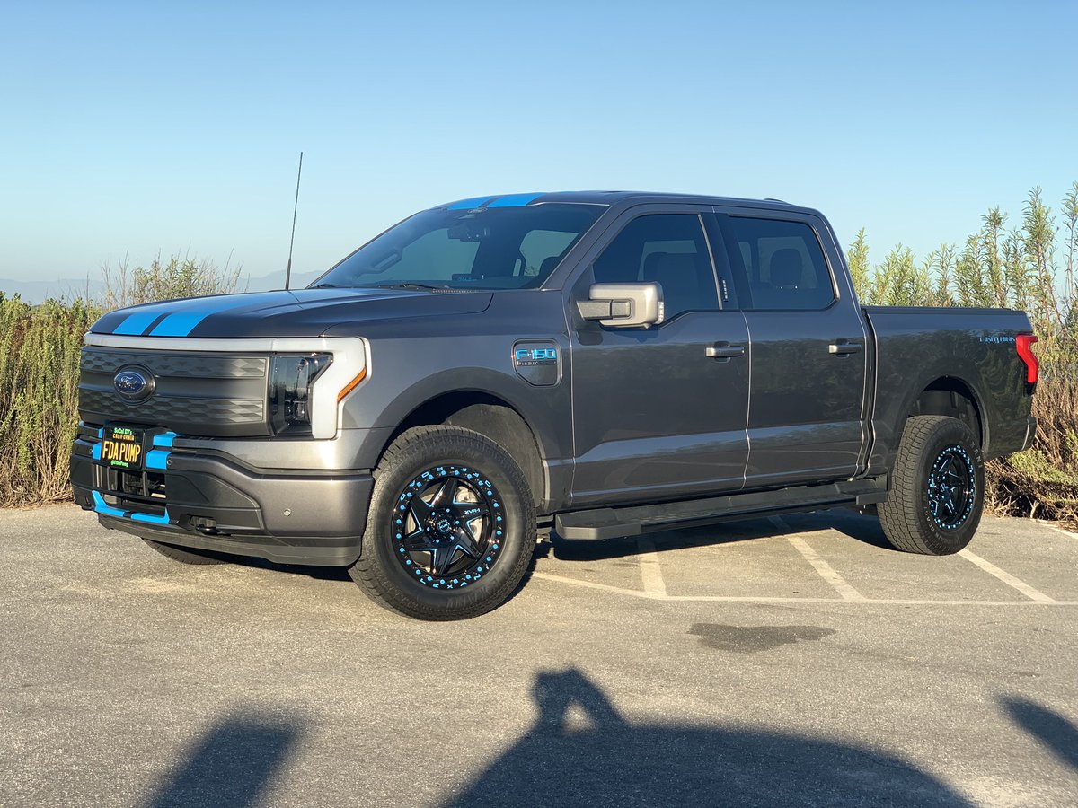 200 Mile Trip
Both trucks will make it without stopping to charge.
Both trucks can charge on SuperCharger network.
Both trucks have adaptive cruise.
Which do you take?
Poll in comments.