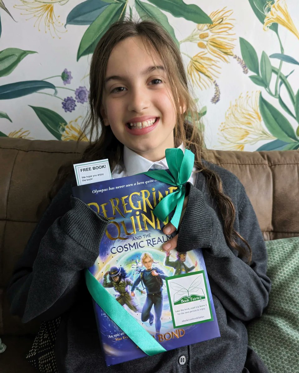 Lei_83's tweet photo. Thank you SO much @the_bookfairies for this magical find today! 📗🧚🏼‍♀️✨ My daughter Jemima is over the moon and has already started to read and enjoy this absolutely beautiful book tonight. What a wonderful way to spread some joy! 💜 #ibelieveinbookfairies https://t.co/v99yv8ZfA8
