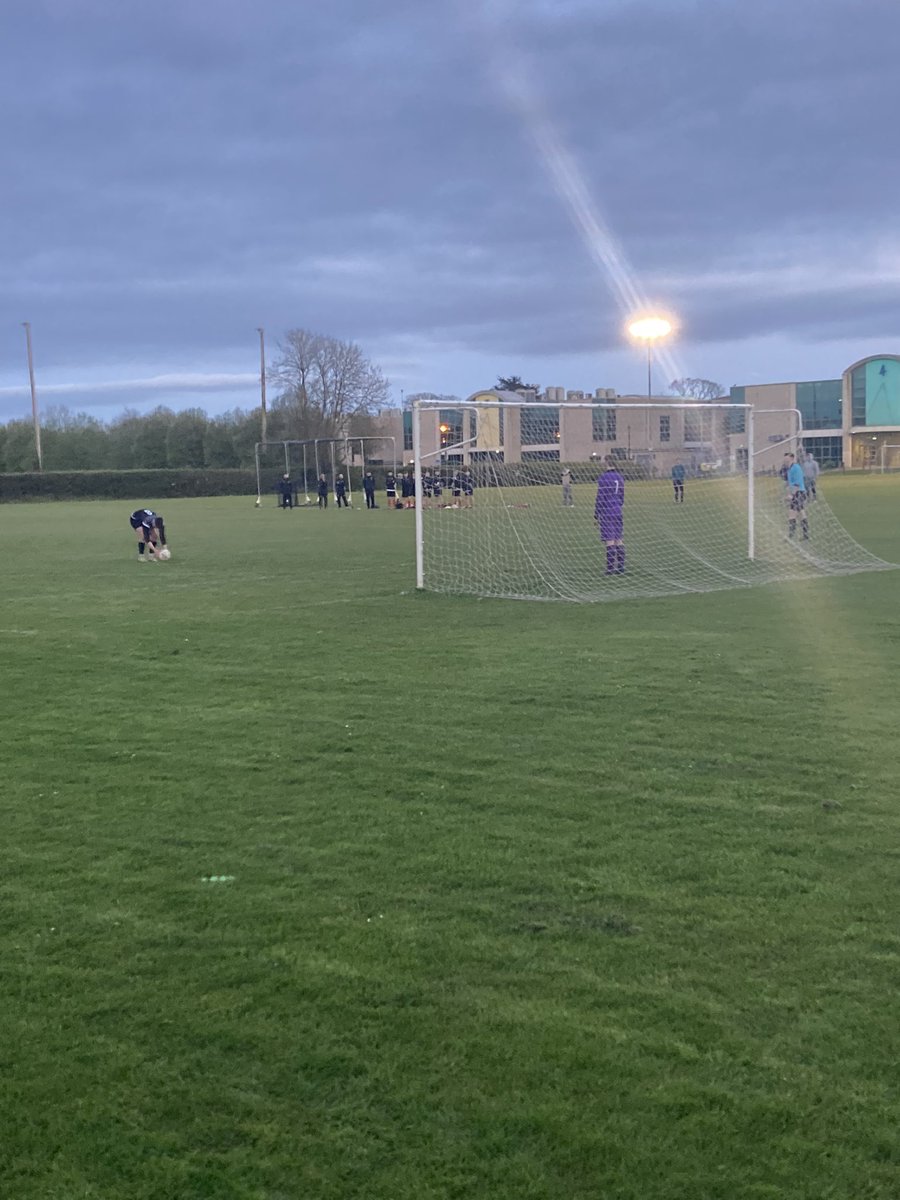 Hayes Trophy Semi Final Result: UCC J1 1 v UCC Academicals 1 UCC J1’s won on pens 9-8 just before it got dark! Well done to both squads on reaching this far! Credit to UCC Soccer ⚽️☠️ Best of luck to the J1’s in the Final