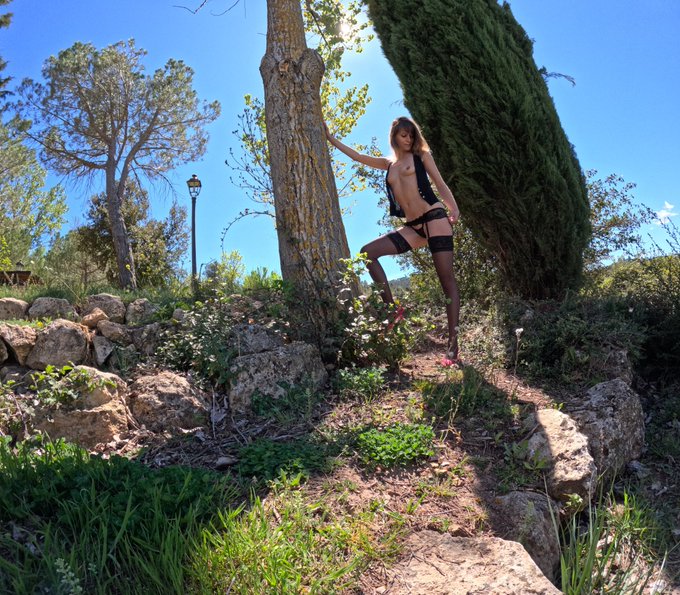 Dopo una lunga giornata e l'ora di andare a dormire.Domani in uscita un bel video porno per voi🥵🔞 Vi<a href="/tag/outdoor"class="tags"><span>#outdoor</span></a><a href="/tag/almasol"class="tags"><span>#almasol</span></a><a href="/tag/giocoprovocatorio"class="tags"><span>#giocoprovocatorio</span></a>