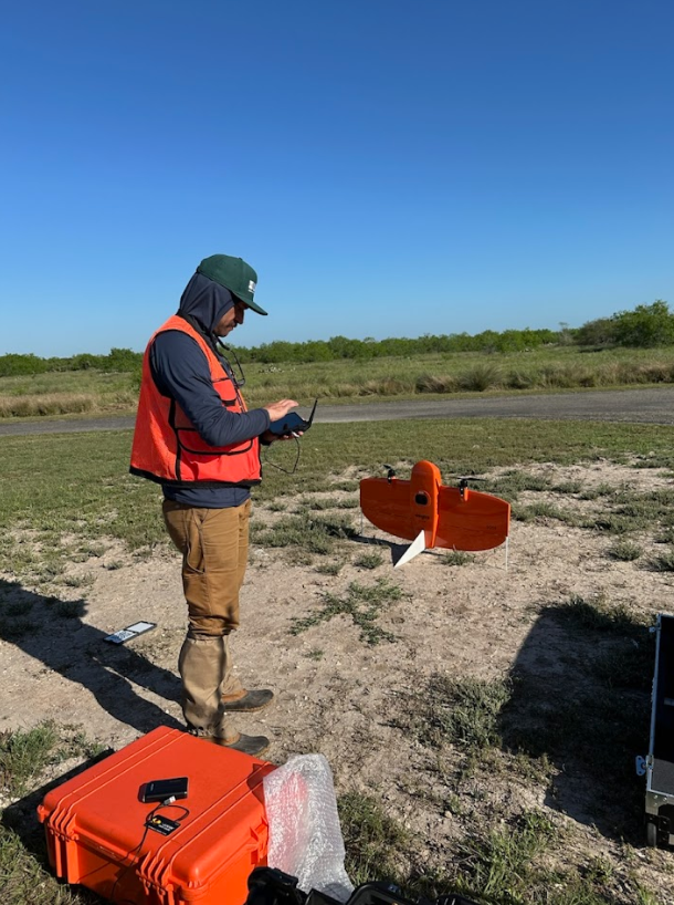 #USGS WGSC is excited to demo a new tail-sitting VTOL UAV in its effort to expand its drone fleet with diverse sensors! More tools mean more applications & scientific opportunities. #drones #UAV #UAS #science Learn more about past work here: ow.ly/psze50RjrBT