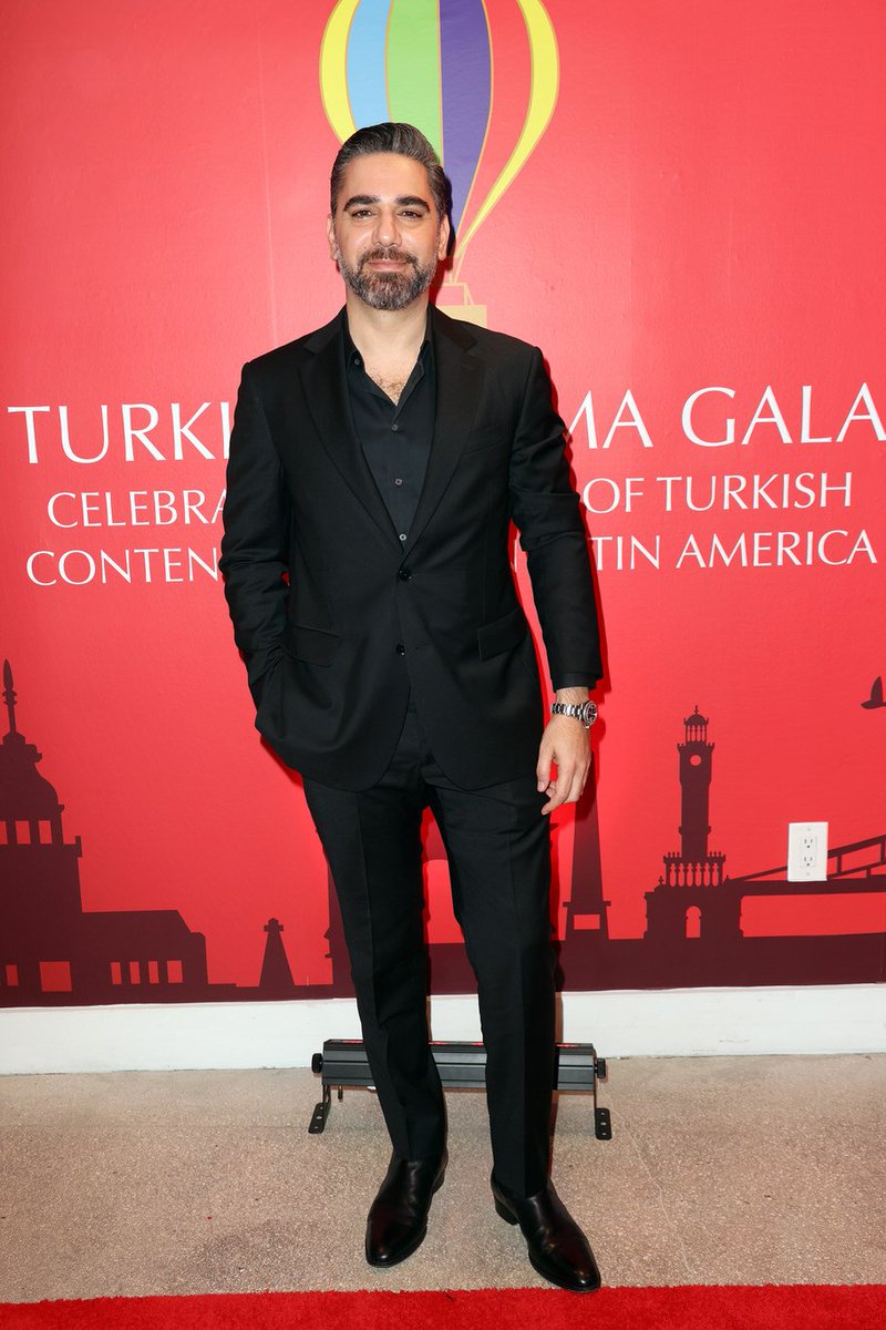 Meroo44862563's tweet photo. #KadirDoğulu @kadirdogulu Mutlu yıllar 😍🎂 https://t.co/8gGxbrTuAO