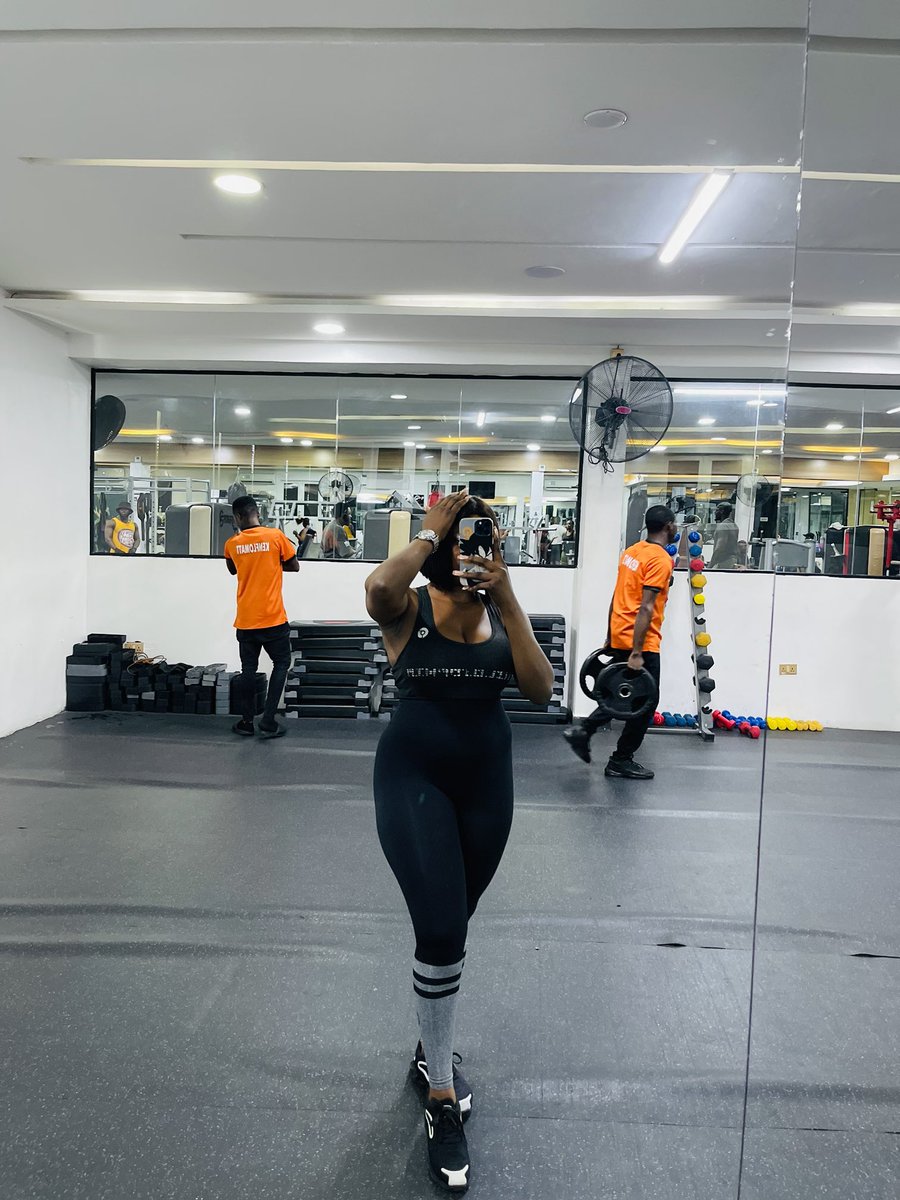 Long time no gym selfie 🤳 
#Dollar #Naira