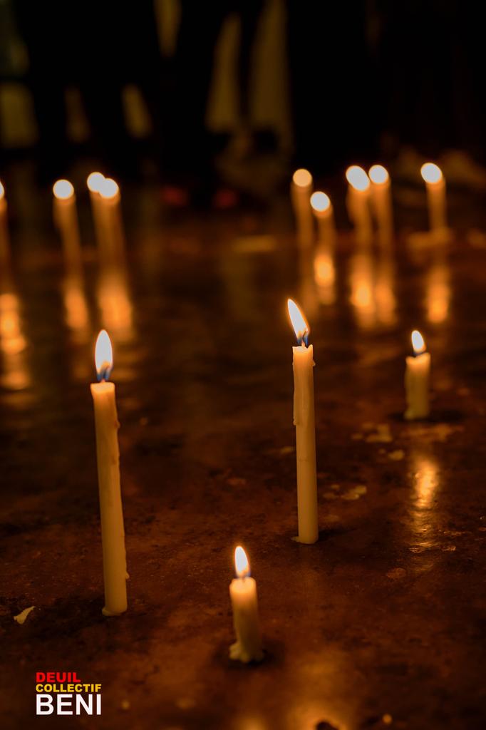 JasonRdc's tweet photo. Aujourd'hui nous avons rendu hommage à nos proches et connaissances abattues la semaine écoulée à Sayo et Burutsu, en ville de Beni.
Nous rappeler combien la mort est permanemment proche de nous et combien nous valons l'espoir...
Beni saigne, ne l'oublions pas.
#DeuilCollectif https://t.co/CQrt0arGci