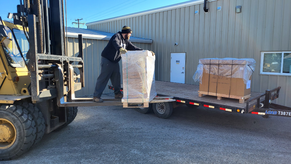 NicolaTourism's tweet photo. Big thank you to TNV Director Simon Rizzardo and his crew at Emcon Services inc in Merritt for their assistance in moving our Digital Signs from storage to the site on the top of the hill. #merrittmatters #experiencemerritt #merrittbc #digitalsign #communityproject. https://t.co/ivUPmHfmDD