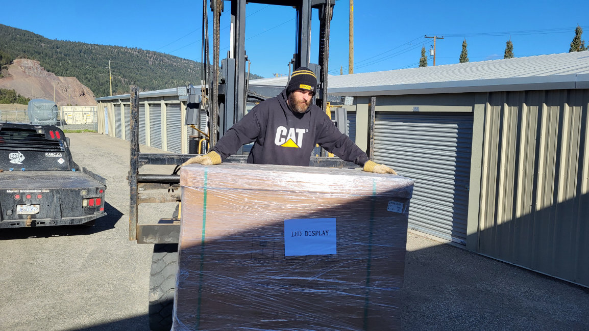 NicolaTourism's tweet photo. Big thank you to TNV Director Simon Rizzardo and his crew at Emcon Services inc in Merritt for their assistance in moving our Digital Signs from storage to the site on the top of the hill. #merrittmatters #experiencemerritt #merrittbc #digitalsign #communityproject. https://t.co/ivUPmHfmDD