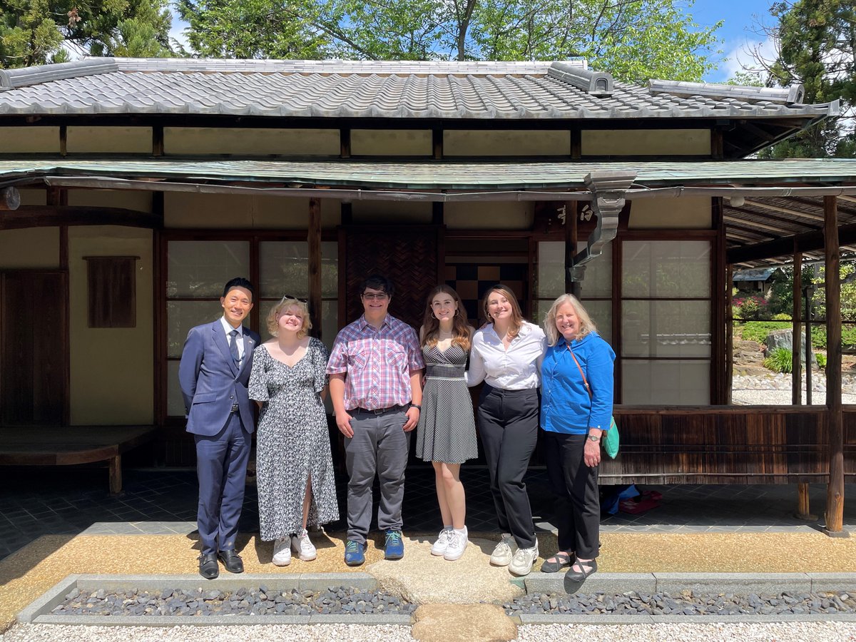 Students from Gardiner High School in Montana competing in @WACAmerica’s Academic WorldQuest paid a visit to the Embassy. They told me about their interest in Japan and one student thanked me in impressive self-taught Japanese. Good luck in the competition! - Counsellor Kaneshiro