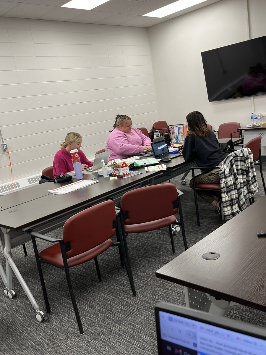 Two amazing teams of <a href="/rdpschools/">rdpschools</a> grade 4-6 math teachers engaging in work to support their colleagues and students.  #inspiring <a href="/RDPSD_Learning/">Learning Services</a>
