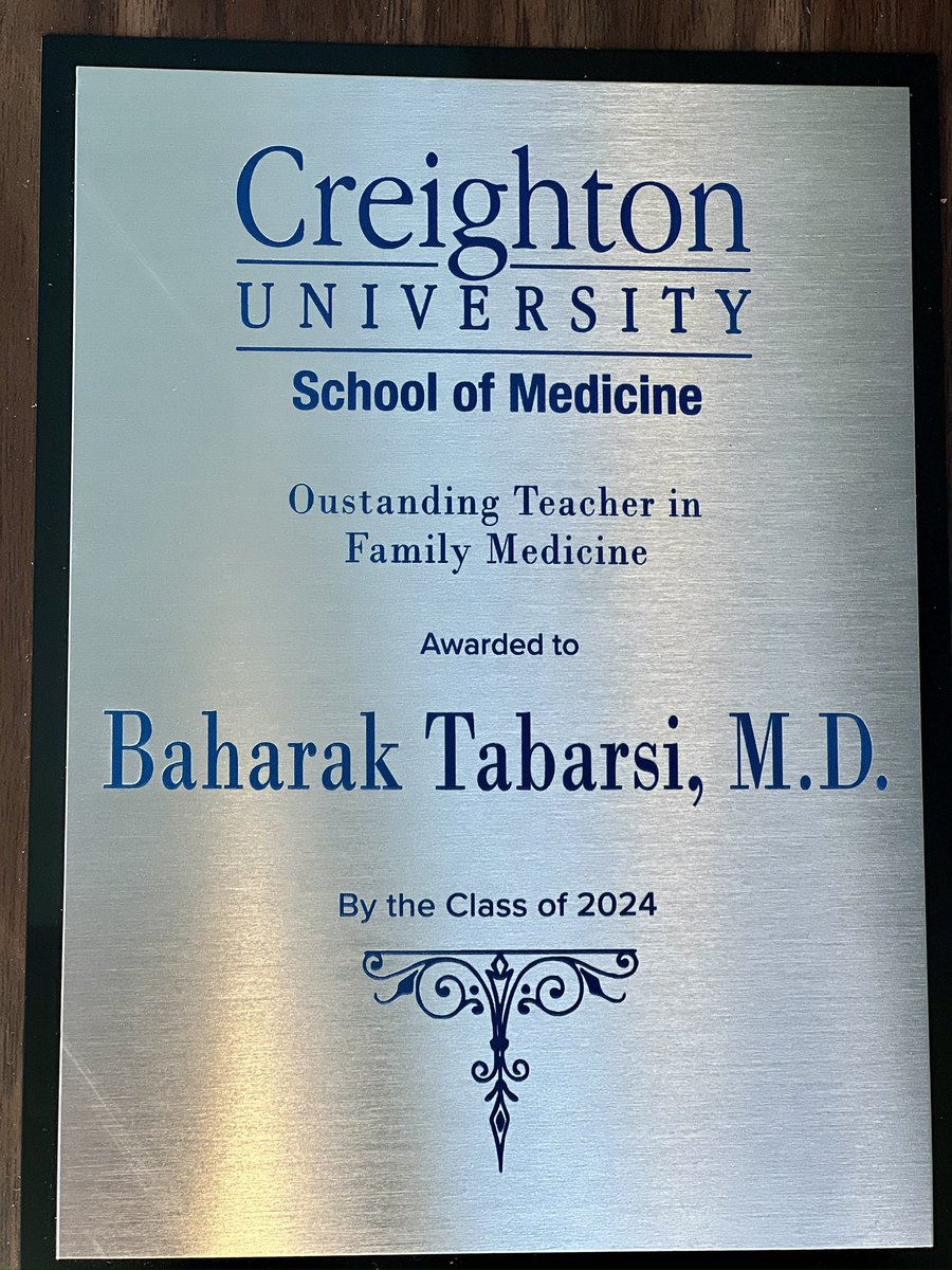 It’s an honor to teach the next generation of physicians and I’m so grateful for this recognition! @CreightonSOM @CreightonPHX #meded #FMRevolution #Primarycare