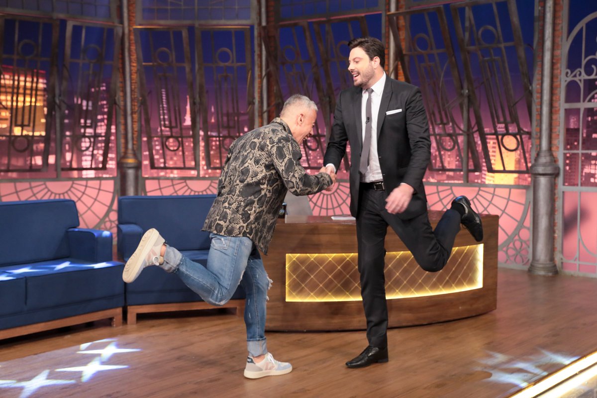 SBTTheNoite's tweet image. Hoje você vai conhecer um dos fundadores do Programa Pânico 👻
O radialista Marcelo Batista vem ao The Noite para recordar momentos marcantes da sua carreira e ainda comenta a respeito do fato de ter levado Diguinho Coruja para o rádio.
#thenoite #danilogentili #programapanico