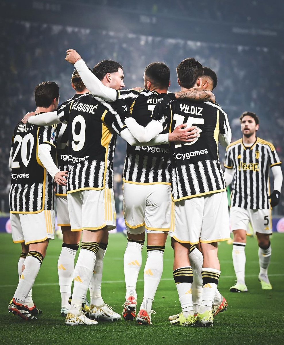 ❗Juventus now need just 7 points in their last 6 games of the season to qualify for the Champions League. 

The remaining fixtures;

- Vs Cagliari (A) 
- Vs Milan (H) 
- Vs Roma (A) 
- Vs Salernitana (H) 
- Vs Bologna (A) 
- Vs Monza (H)