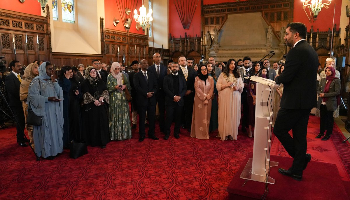 First Minister @HumzaYousaf hosted a celebration @EdinburghCastle for Eid Ul-Fitr which marks the end of the month of fasting for Ramadan. Enhancing relationships across Scotland’s diverse faith and belief communities to increase understanding is a priority for @ScotGov.