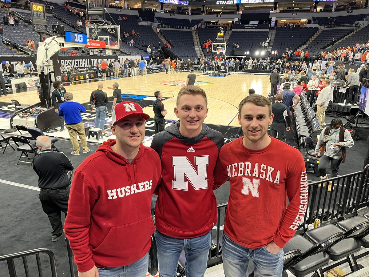 costransky's tweet photo. Not only is he a great football player, but @tj35ballin is a helluva photographer. Remember capturing this masterpiece for us at the BIG Tournament? I could see you with a red ‘N’ on your helmet 👀🔥 https://t.co/524Xfmi0ZU