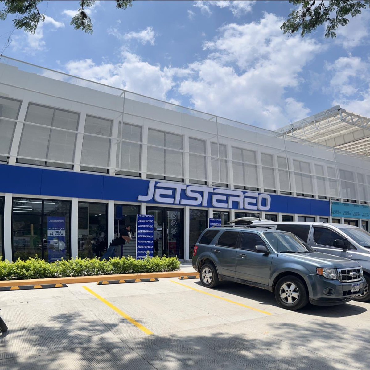 #NoticiasGirasolTV | Conoce nueva tienda Jetstereo de Danlí 

Nueva tienda Jetstereo Danlí te está esperando para ofrecerte la mejor tecnología con asesoría de sus expertos y las ofertas más increíbles para tu hogar. 🤩

👉🏻Ubicación: Col. El Zarzal, Centro Comercial Casa Blanca.