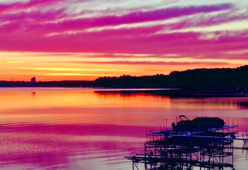 @clicks1222 So worth getting up early on vacation for a #sunrise photo when it looks like this!
🌅📸 #mitchandmarcyphotos

#PureMichigan #GrandTraverseBay #sunsetphotography