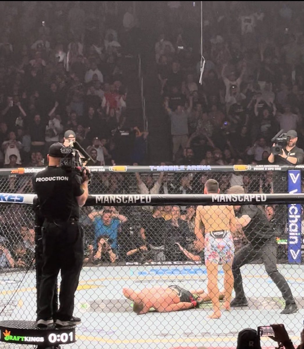 itsjimcarter's tweet photo. @JohnMorgan_MMA you’ve probably seen this but I love your reaction to Max’s ko. I think we all had a similar response. https://t.co/jYy1KTpRWJ