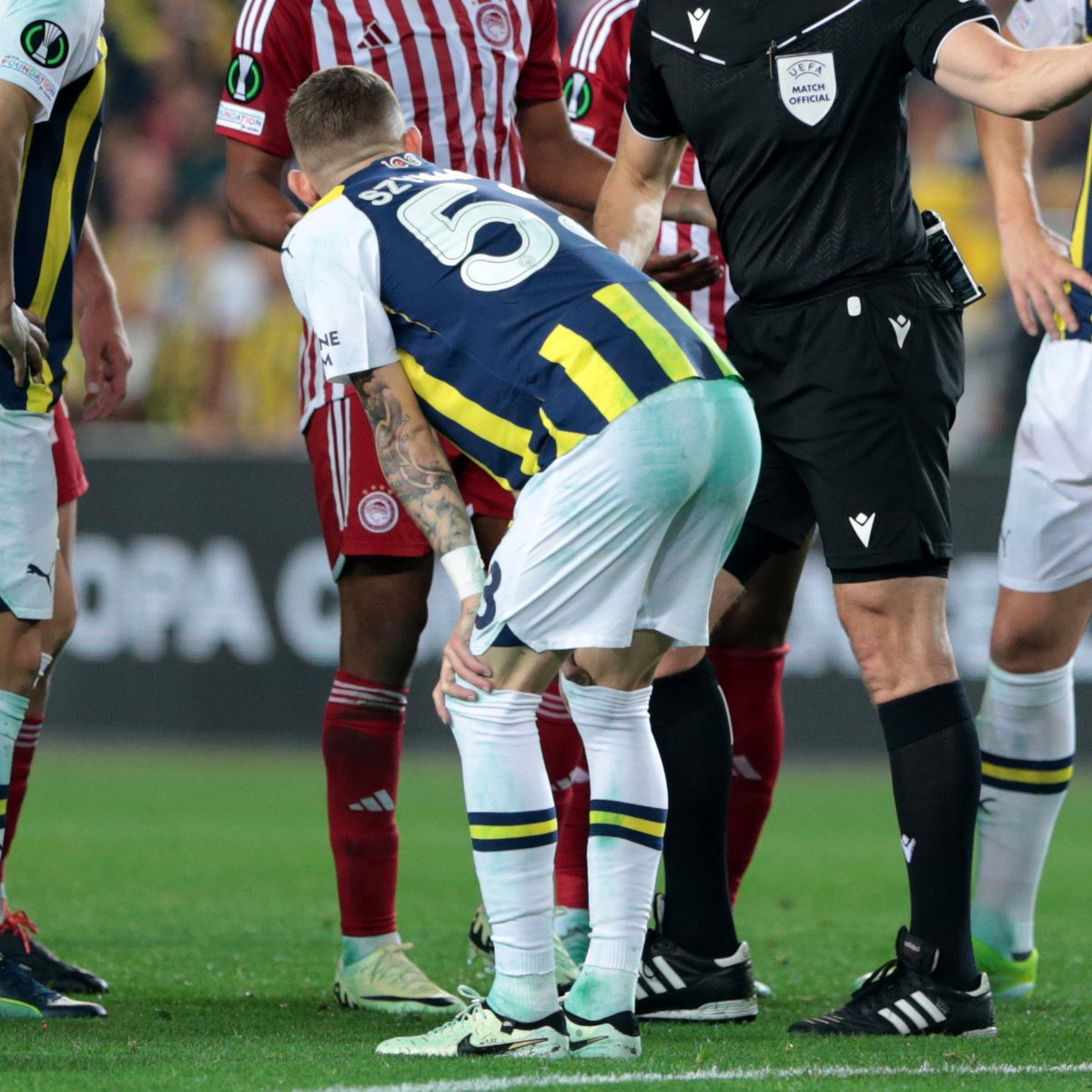 Şu zemini boyama işi ne kadar ilginç değil mi?
Kimin ne kadar sahtekar olduğunu ortaya döküyor. <a href="/Fenerbahce/">Fenerbahçe SK</a>