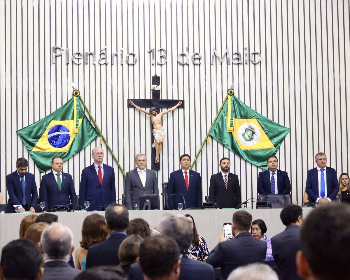 Participei da sessão solene em comemoração aos 298 anos do aniversário de Fortaleza, na Assembleia Legislativa do Ceará. Na ocasião, foram homenageados ex-prefeitos e demais personalidades que fazem parte da história da nossa capital - que segue consolidada como a maior economia…