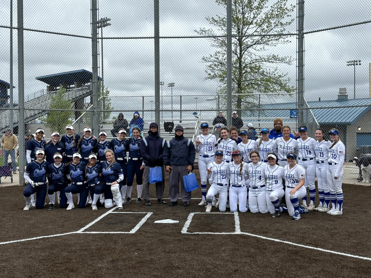 The @GardnerSoftball and the Olathe West Owls showing their appreciation for our @KSHSAA officials. @JohnDehan @ADButlerOW @SFLLeagueKS