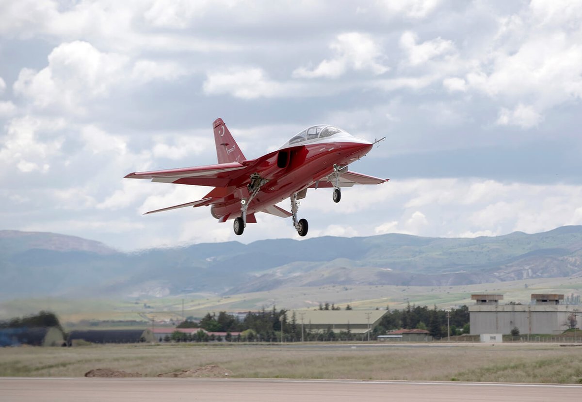 TurkishCentury's tweet photo. 🇹🇷 Türkiye's Defense Industries Presidency (SSB) signed new production contracts today encompassing several top aerospace programs:
✨ 40 x #Hurkus-B turboprop trainers/CAS aircraft
✨ 12 x #HURJET basic jet trainers
✨ 20 x #GOKBEY GP helicopters
✨ 6 x #KAAN 5th-gen prototypes https://t.co/V7YDahH0Ni
