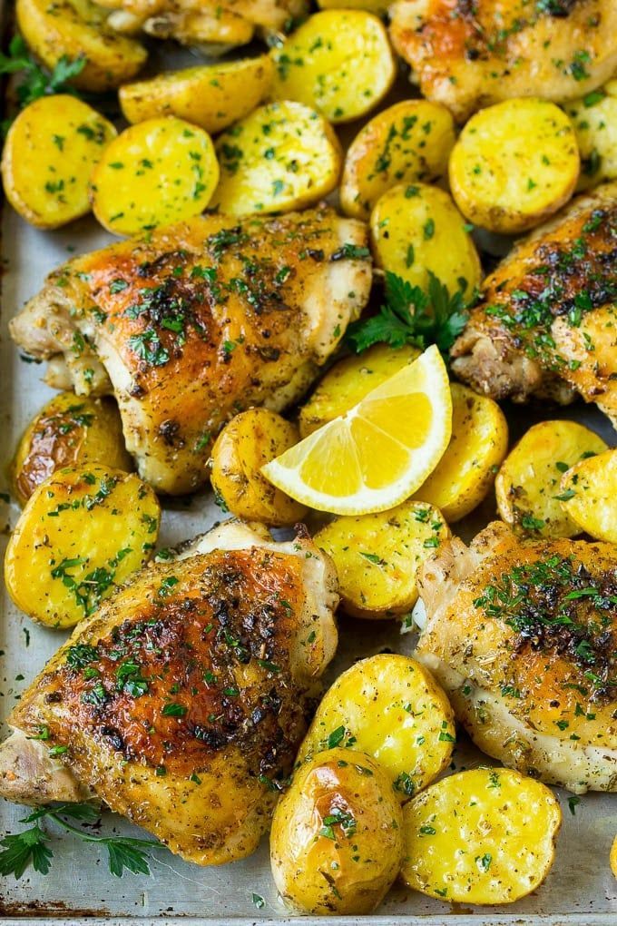 Greek Chicken and Potatoes! dinneratthezoo.com/greek-chicken-…