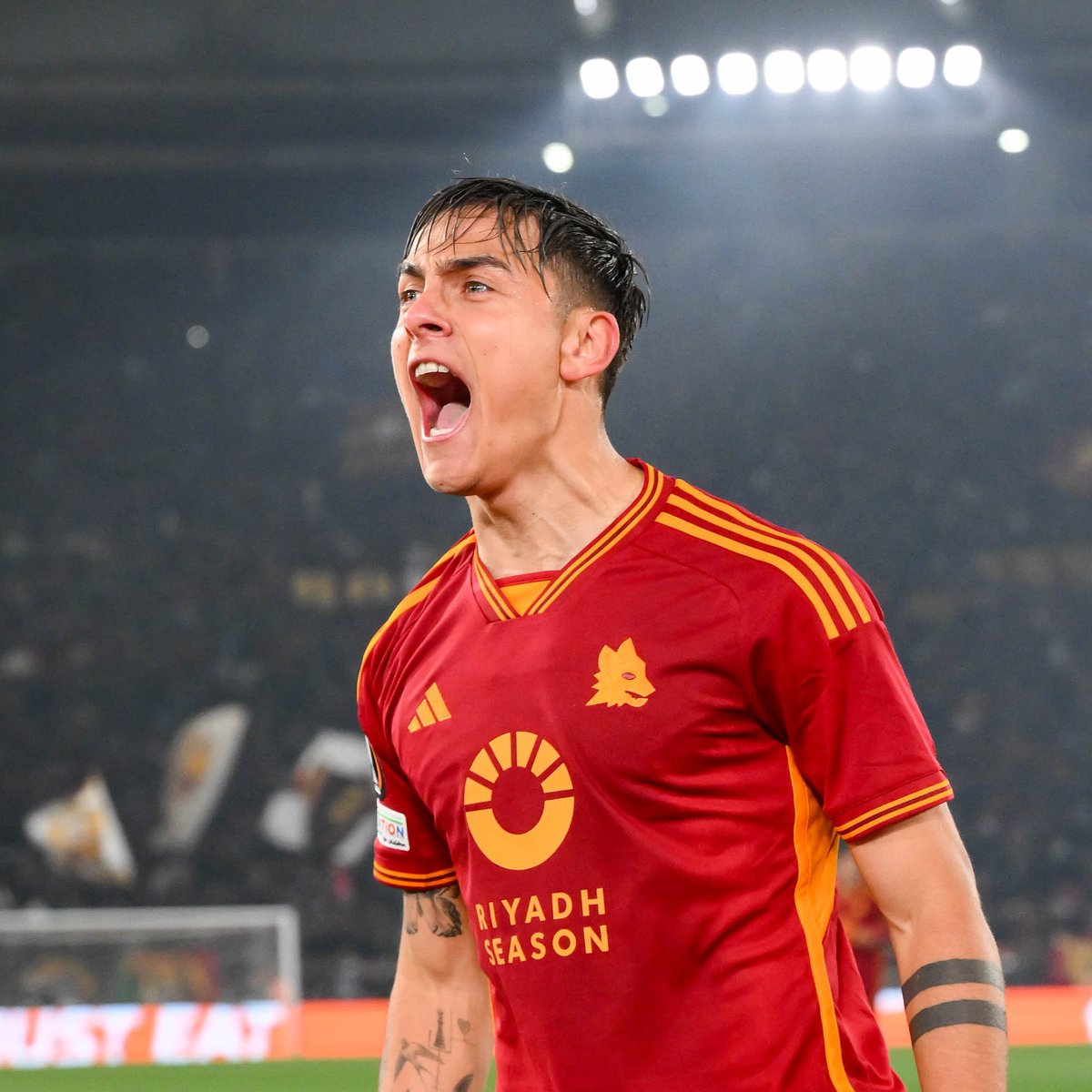 GiuseppeFalcao's tweet photo. SEI BELLISSIMA.
SEI MERAVIGLIOSA.
SEI IN SEMIFINALE.

TI AMO ROMA MIA! https://t.co/q2Z38IluHd