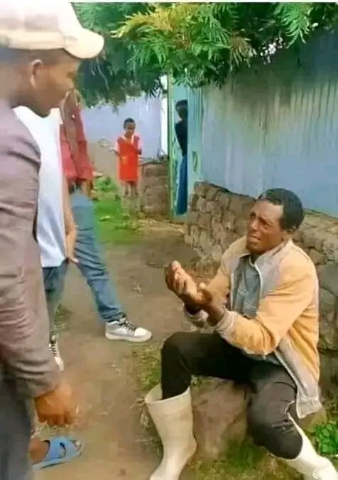 AddisIntercept's tweet photo. @feyiso_kedir ከእናንተ ከአውሬዎች አስር እጥፍ የድሮው ስርዓት ይሻለኛል https://t.co/abSeE8EBH5